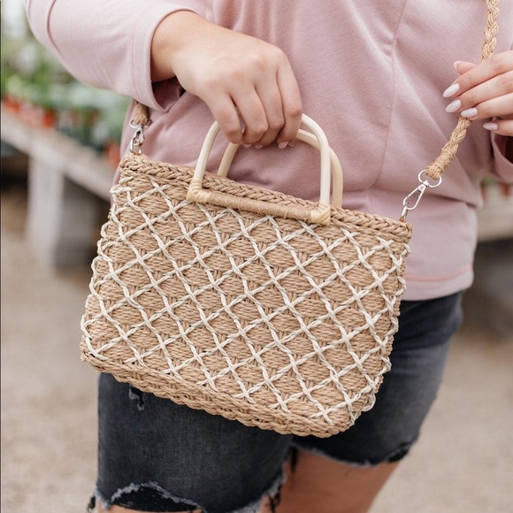 Diamond Weave Straw Bag - Picture 3 of 10